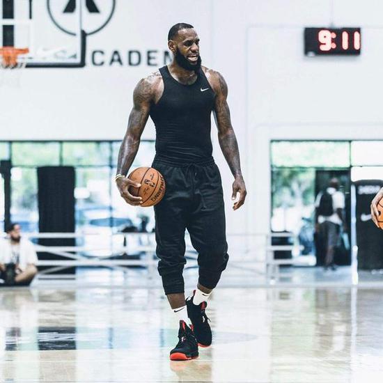 8次！巴尔德是欧冠十六强赛中成功完成盘带次数