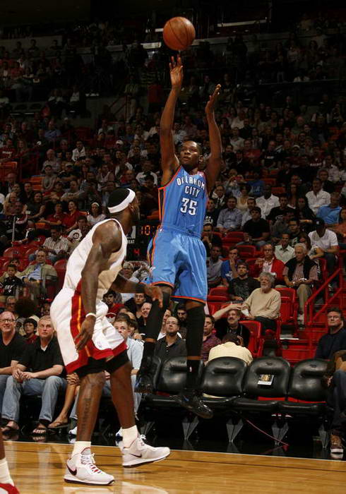 《蔚蓝档案》黑馆晴奈手办欣赏：尾巴的位置太懂了