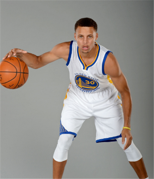 费耶诺德筹划将现有主场升级为下沉式球场，预计能容纳5.6万人