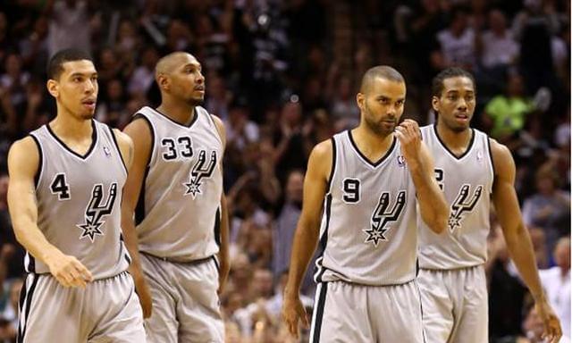 米体：安古伊萨将伤缺三到四个月，那不勒斯中场人手更显紧张