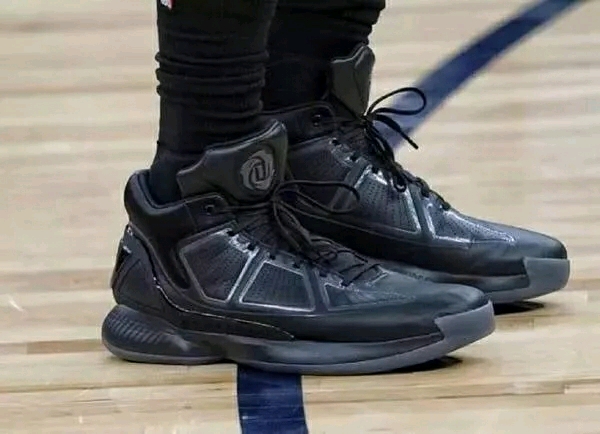 [图]意甲-普利西奇双响拉比奥特世界波 米兰3-2登顶