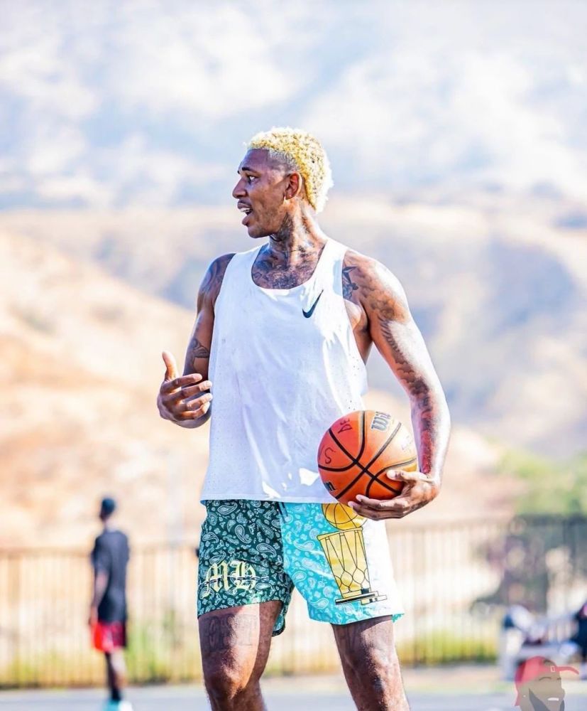 年仅36岁！美国橄榄球明星不幸去世，疑似在警局拘留期间死亡