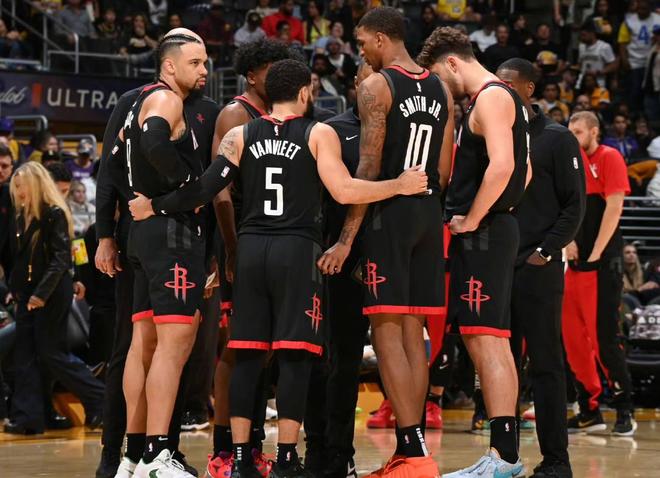 2025-03-01 11：00已结束NBA 常规赛湖人106：102快船